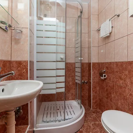 Family Friendly House With A Swimming Pool - 23571 Макарска