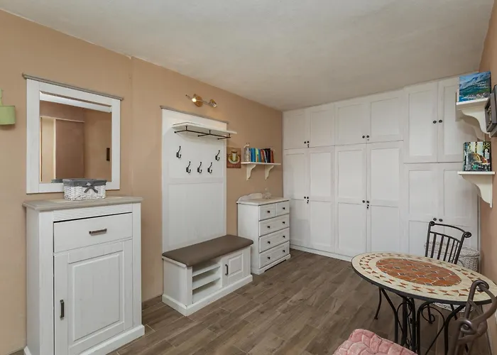 Family Friendly House With A Swimming Pool - 23571