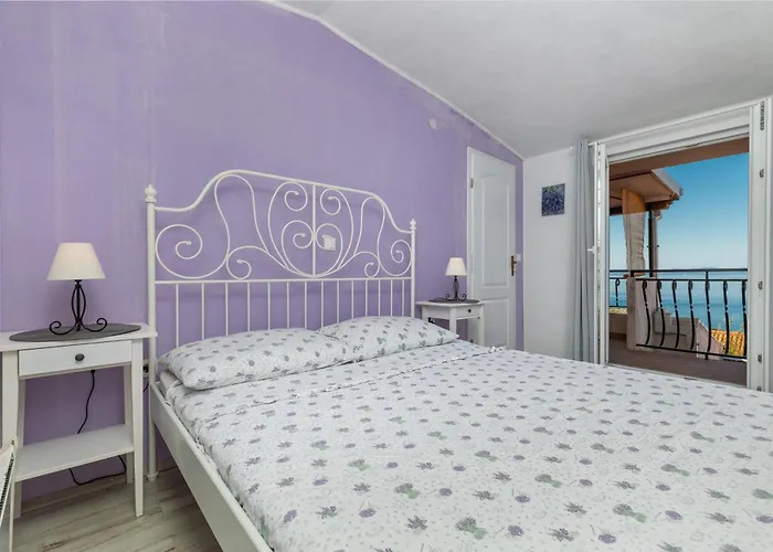 Family Friendly House With A Swimming Pool - 23571 度假居