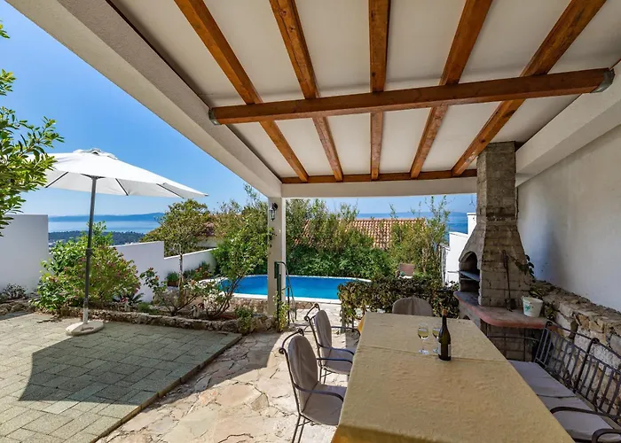 Family Friendly House With A Swimming Pool - 23571 *