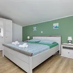Family Friendly House With A Swimming Pool - 23571 펜션 마카르스카