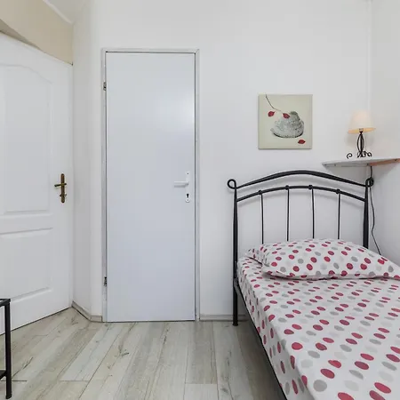Family Friendly House With A Swimming Pool - 23571 度假居