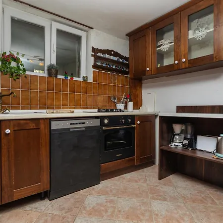 Family Friendly House With A Swimming Pool - 23571