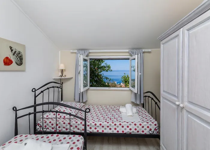 Holiday home Family Friendly House With A Swimming Pool - 23571 Makarska