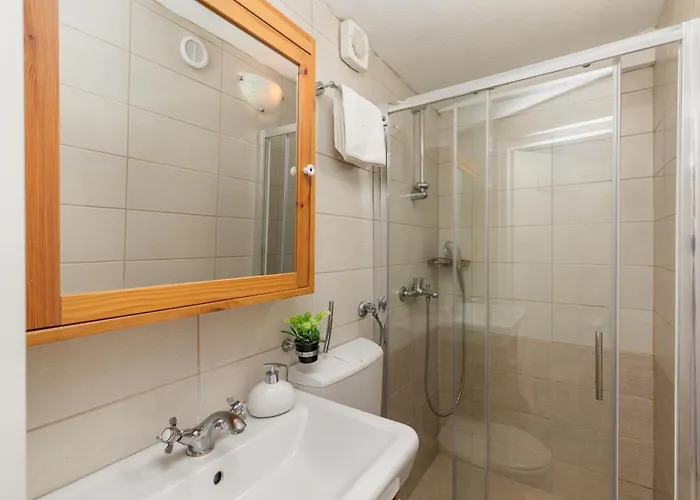 Holiday home Family Friendly House With A Swimming Pool - 23571 Makarska