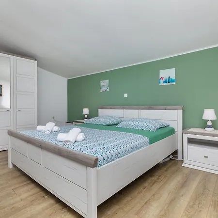Family Friendly House With A Swimming Pool - 23571 Vikendica Makarska